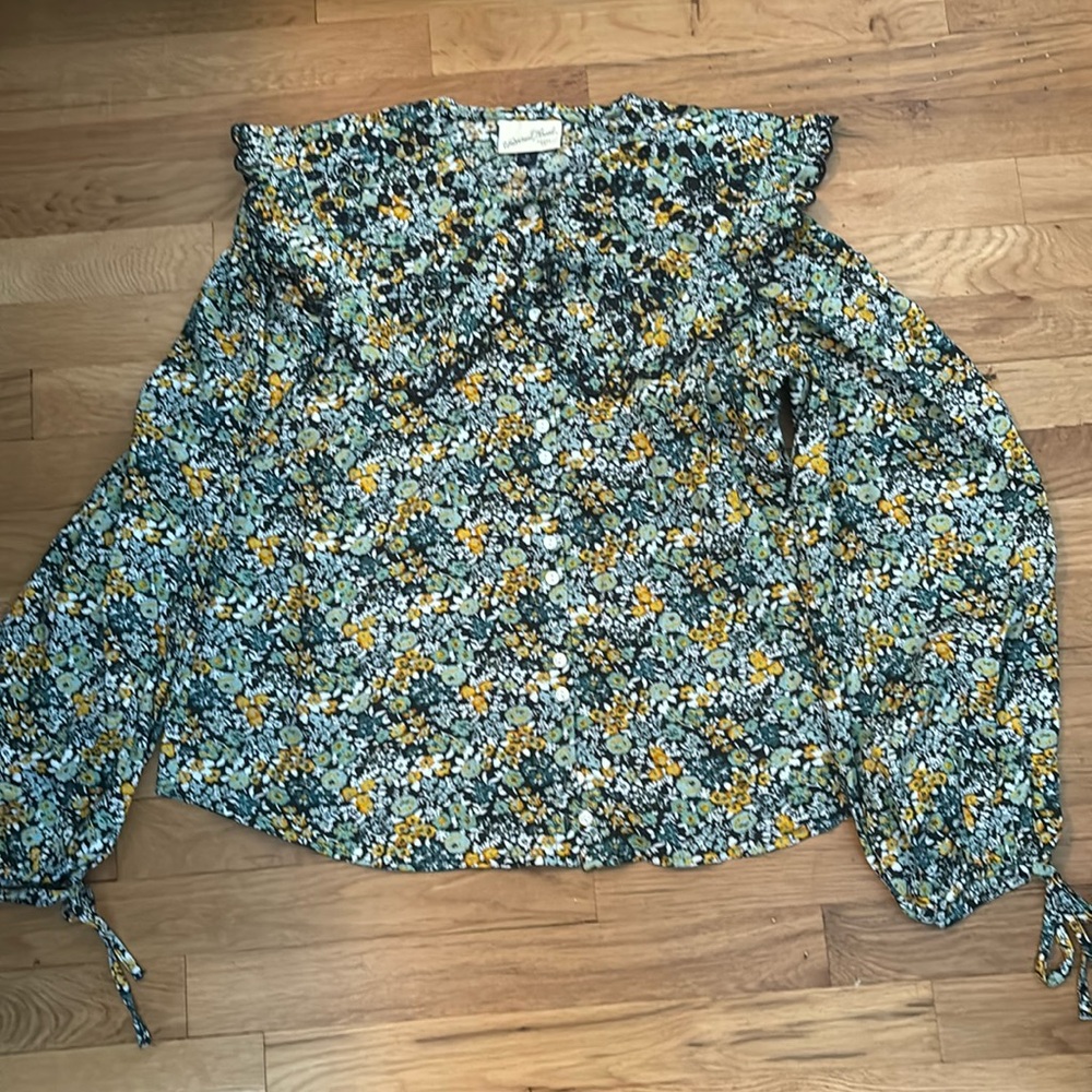 Universal Thread Top
